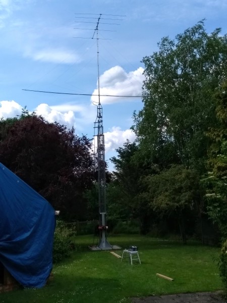 Antenna on - retracted Antenna on - retracted